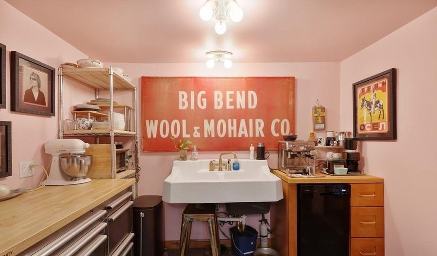 208 S 2nd St, Alpine, TX 79830 - 1 Beds, 2 Bath