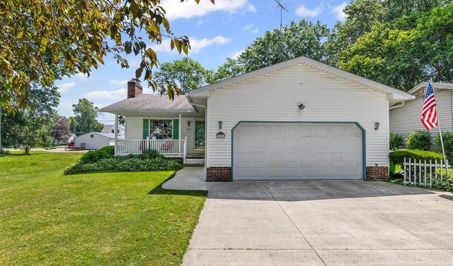 2220 Western Ave, Alliance, OH 44601 - 3 Beds, 2 Bath