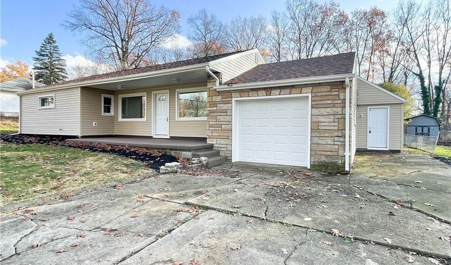 4949 E Radio Rd, Austintown, OH 44515 - 3 Beds, 1 Bath