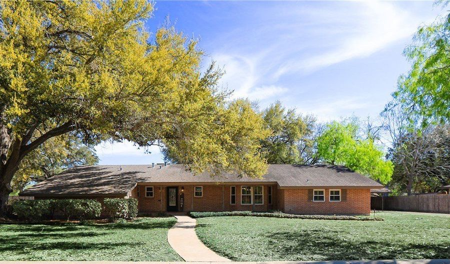 1316 Southwood St, Alice, TX 78332 - 3 Beds, 2 Bath