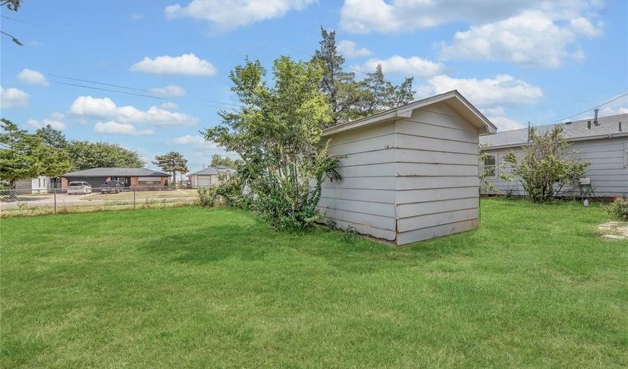 1217 E Cherry St, Altus, OK 73521 - 4 Beds, 2 Bath