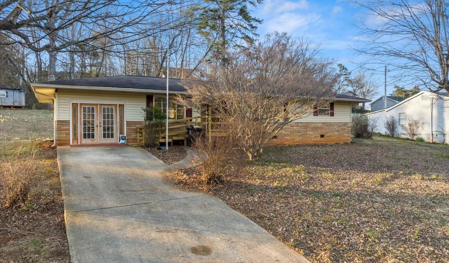 114 Alford St, Athens, TN 37303 - 3 Beds, 1 Bath