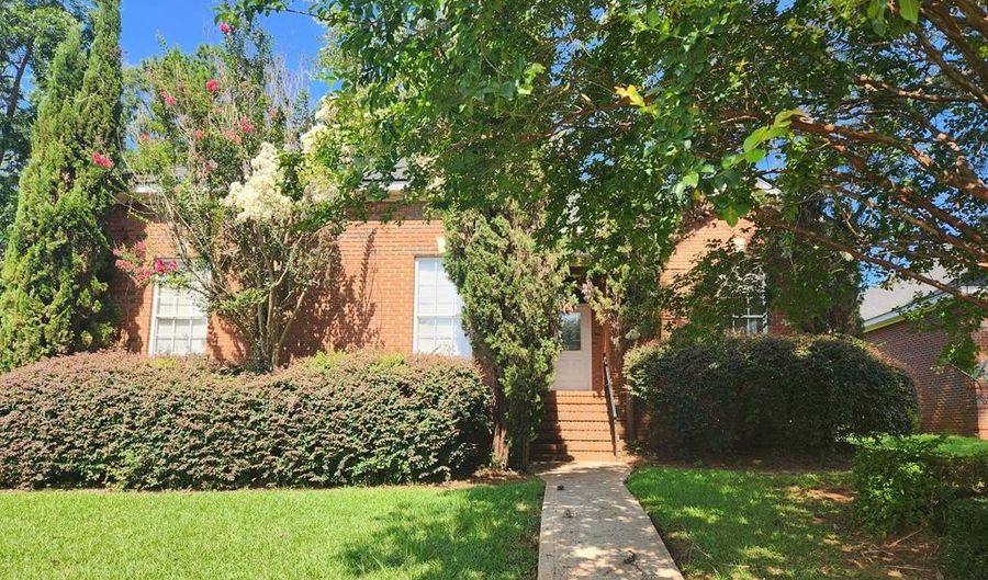 1817 Regalwood Dr, Albany, GA 31721 - 3 Beds, 2 Bath