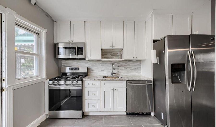 1014 LYNDHURST St, Baltimore, MD 21229 - 4 Beds, 2 Bath