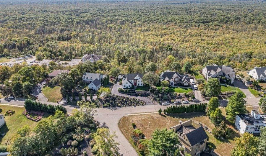 35 Rosenbrook Dr, Bayonne, NJ 07035 - 4 Beds, 3 Bath