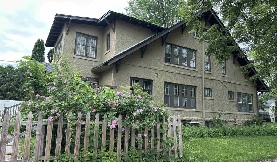 411 WITTER St, Wisconsin Rapids, WI 54494 - 3 Beds, 2 Bath