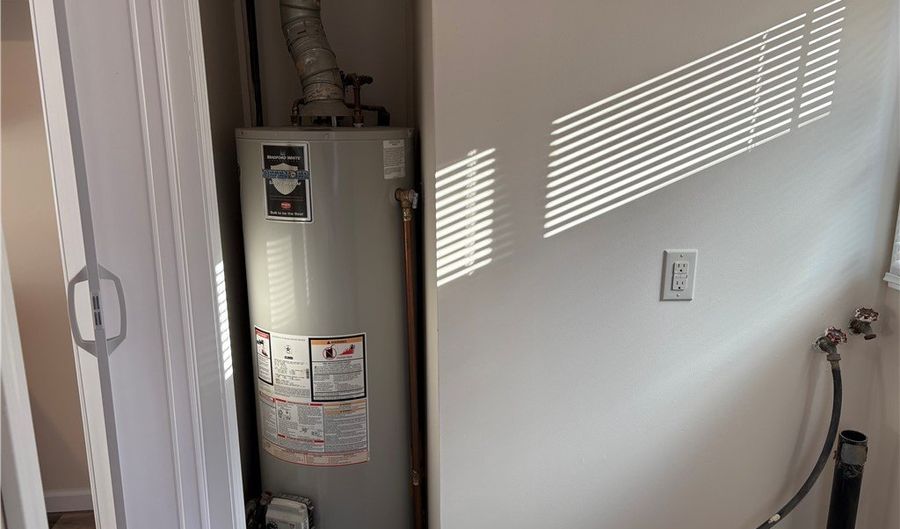 656 Hazelwood Dr, Vermilion, OH 44089 - 2 Beds, 1 Bath