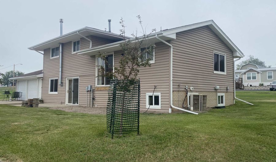 603 E 1st St, Buffalo, SD 57720 - 4 Beds, 2 Bath