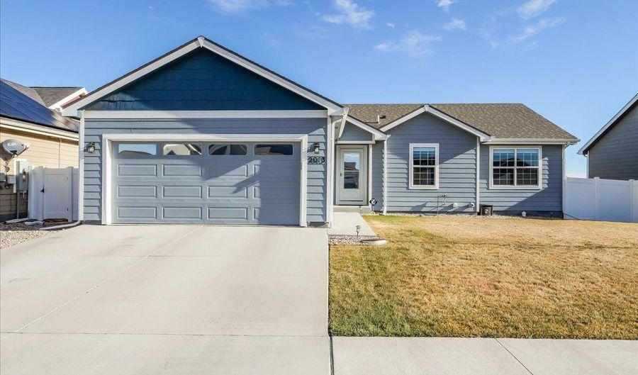 2013 COFFEE Ave, Cheyenne, WY 82007 - 3 Beds, 2 Bath