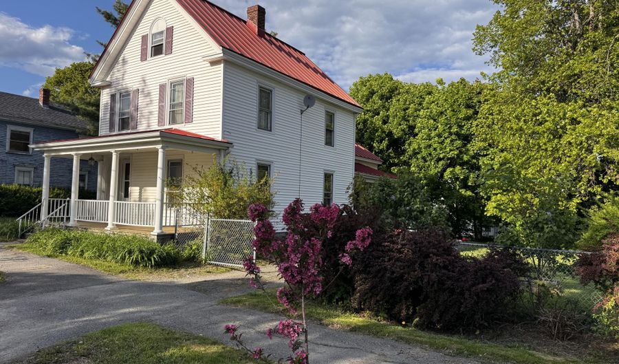 21 Fern St, Bangor, ME 04401 - 4 Beds, 2 Bath