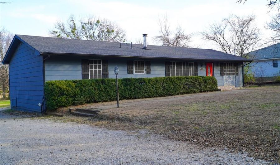 305 N Eastern St, Keene, TX 76059 - 3 Beds, 2 Bath
