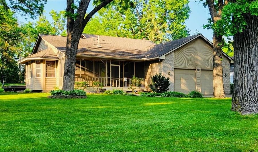 909 Fremont St, Anoka, MN 55303 - 3 Beds, 3 Bath