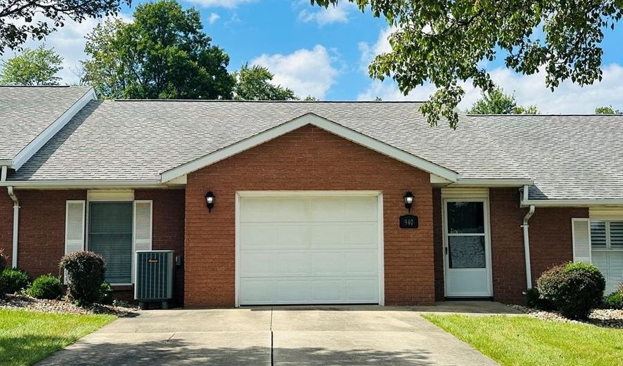 940 Avalon Dr, Ashland, OH 44805 - 2 Beds, 2 Bath