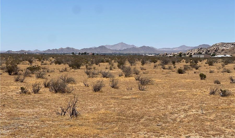 5 Del Oro Rd, Apple Valley, CA 92308 - 0 Beds, 0 Bath
