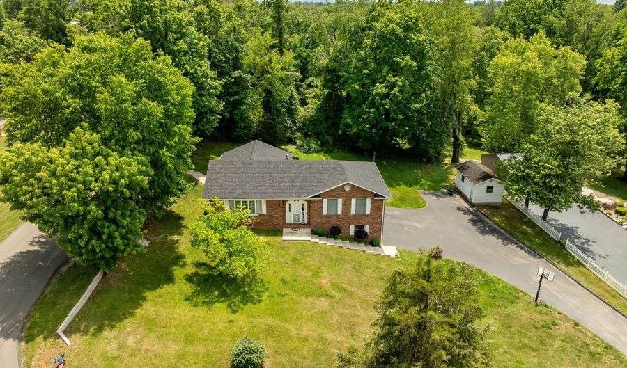 315 Lovelace St, Albany, KY 42602 - 3 Beds, 2 Bath