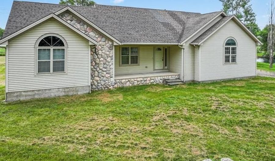 6051 Hough Rd, Almont, MI 48003 - 3 Beds, 2 Bath