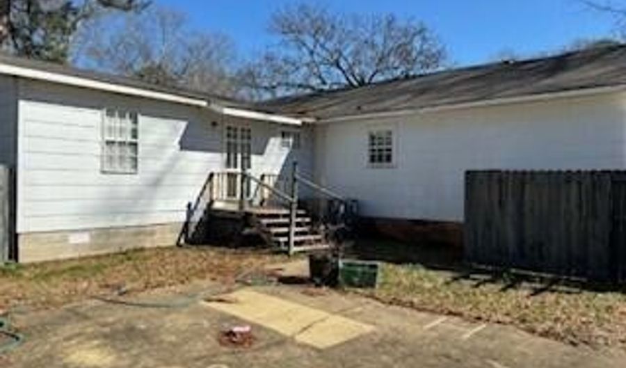 117 Center St, Crystal Springs, MS 39059 - 3 Beds, 2 Bath