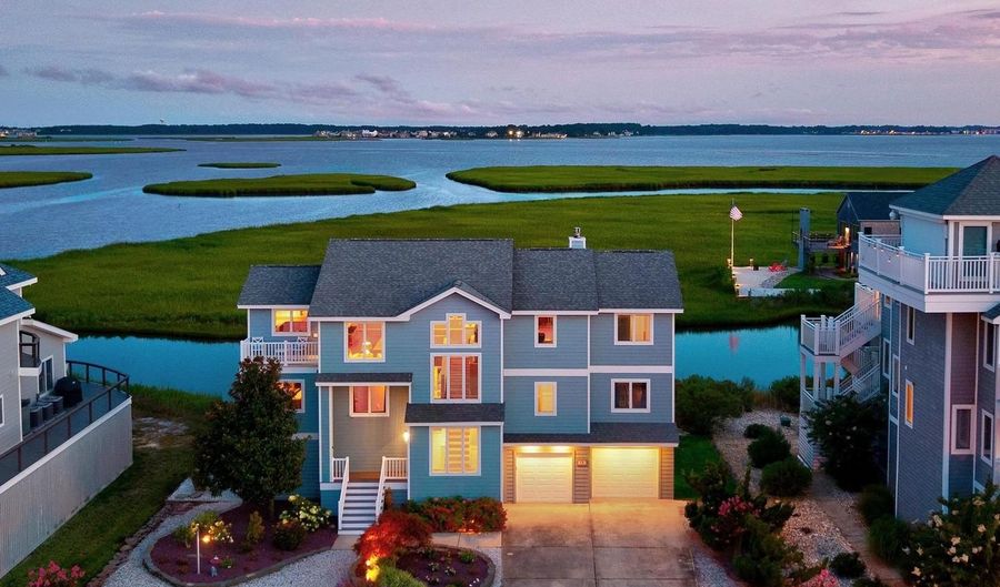 10 S SHORE Dr, Bethany Beach, DE 19930 - 5 Beds, 3 Bath