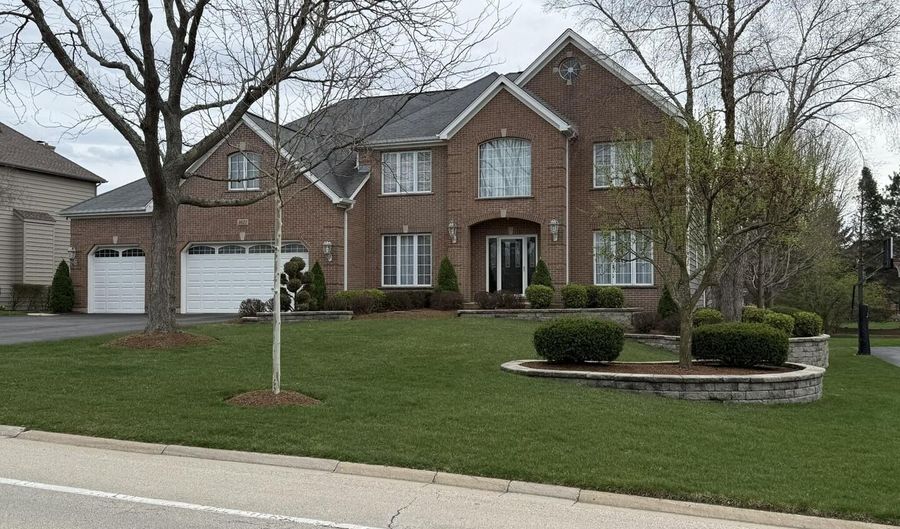 3621 Bunker Hill Dr, Algonquin, IL 60102 - 5 Beds, 3 Bath