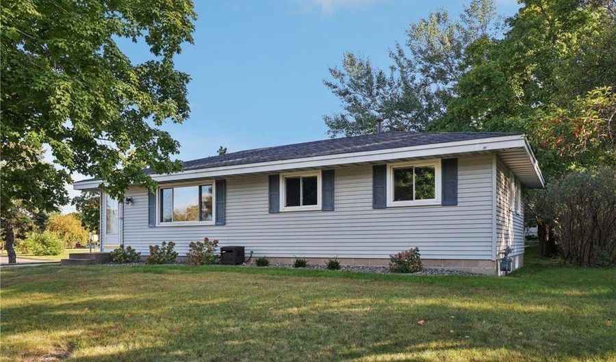948 Norwood Ave, Anoka, MN 55303 - 3 Beds, 2 Bath