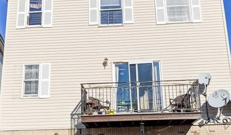 10 Elm Court 2nd Flr, Bayonne, NJ 07002 - 3 Beds, 2 Bath