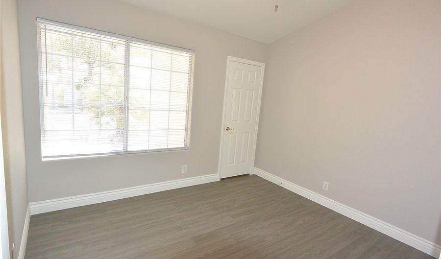 4913 FOREST OAKS Dr, Las Vegas, NV 89149 - 3 Beds, 2 Bath