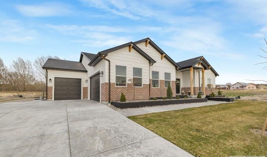 2691 Ridge River Dr, Ammon, ID 83406 - 5 Beds, 4 Bath