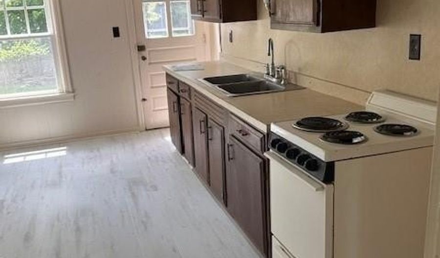 4 Preston Dr, North Kingstown, RI 02852 - 1 Beds, 1 Bath