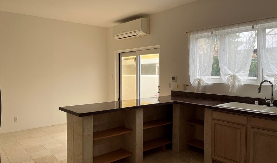 4607 Aliikoa St, Honolulu, HI 96821 - 1 Beds, 1 Bath