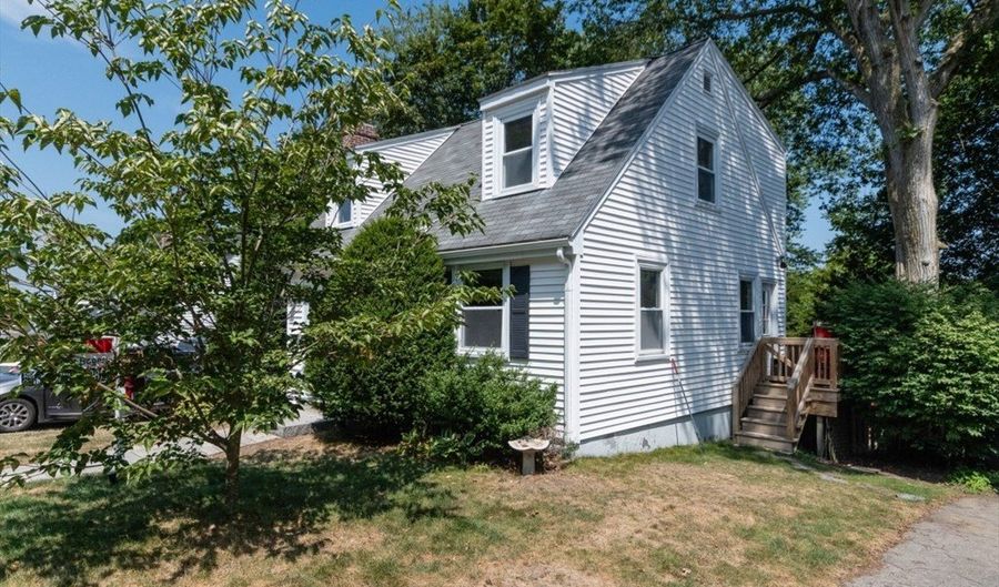 15 Peak Hill Rd, Boston, MA 02132 - 4 Beds, 2 Bath