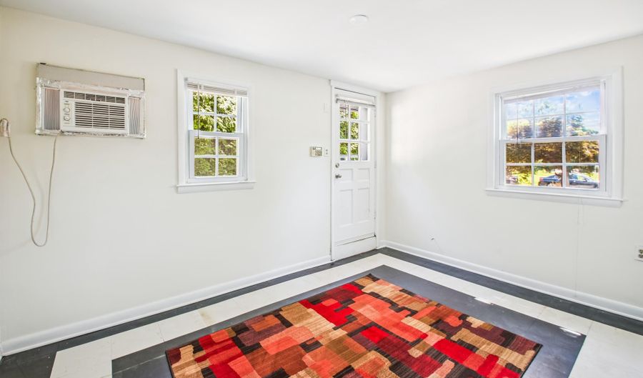 130 GREAT LAKE Dr, Annapolis, MD 21403 - 5 Beds, 3 Bath