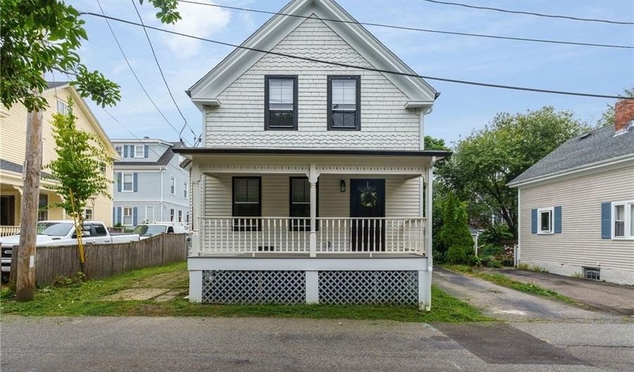 11 Sunshine Ct, Newport, RI 02840 - 3 Beds, 3 Bath