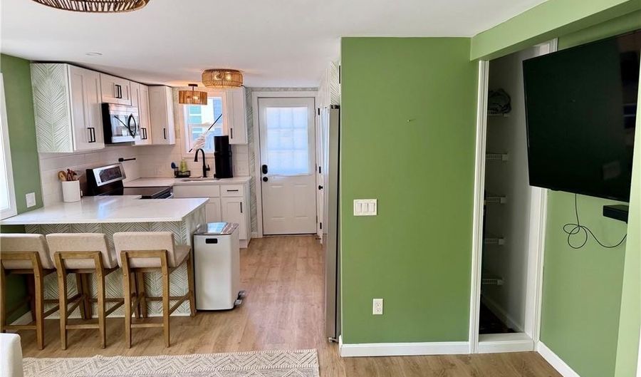 3 Clinton St A, Newport, RI 02840 - 1 Beds, 1 Bath