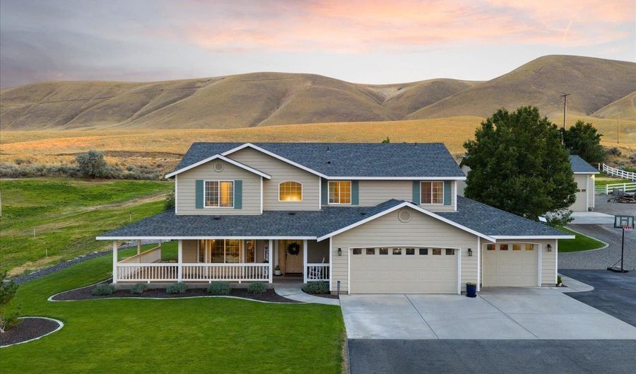19624 N Webber Canyon Rd, Benton City, WA 99320 - 4 Beds, 4 Bath