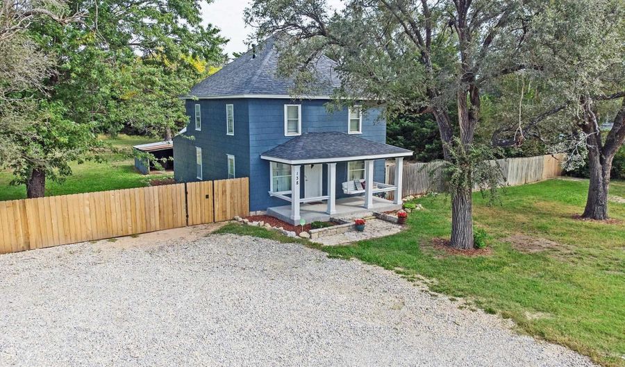 138 SW 100th St, Augusta, KS 67010 - 4 Beds, 1 Bath