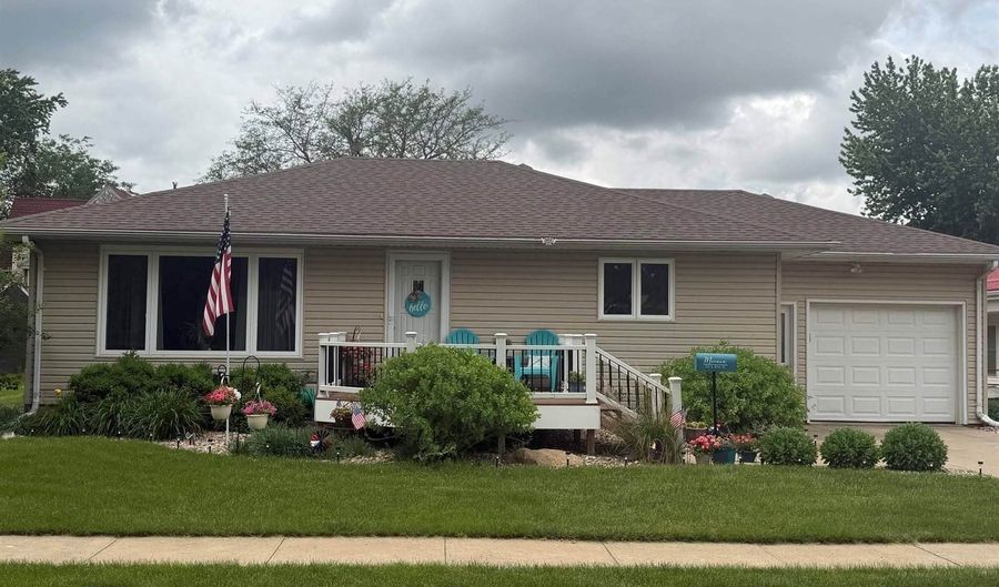 331 S 4th St, Akron, IA 51001 - 5 Beds, 2 Bath