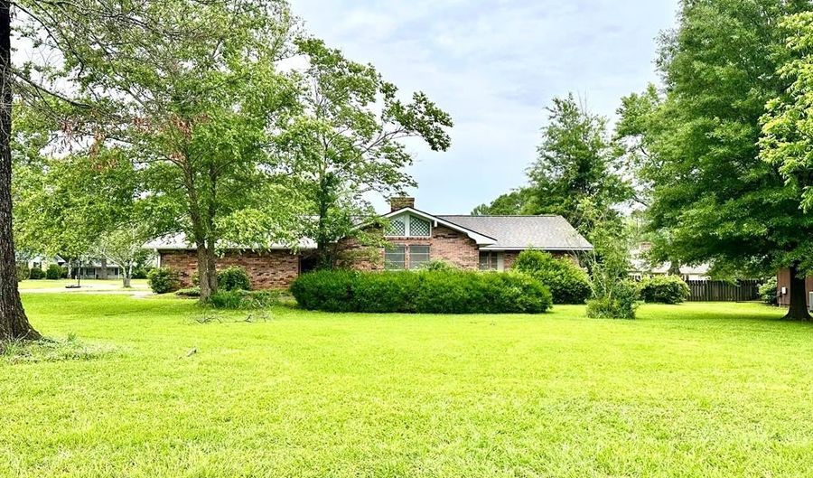 522 Red Oak, Brookhaven, MS 39601 - 3 Beds, 2 Bath