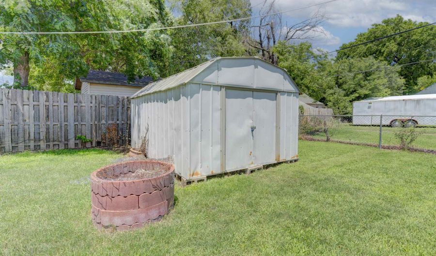 1326 S Summit St, Arkansas City, KS 67156 - 2 Beds, 1 Bath