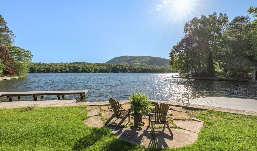 905 Cold Mountain Rd, Lake Toxaway, NC 28747 - 4 Beds, 4 Bath
