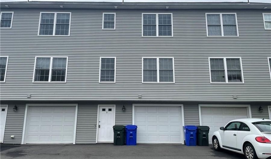 380 King St 5, Bristol, CT 06010 - 3 Beds, 3 Bath