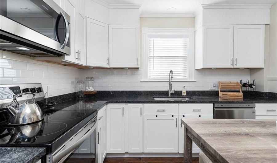 845 Main St 1, East Greenwich, RI 02818 - 2 Beds, 2 Bath