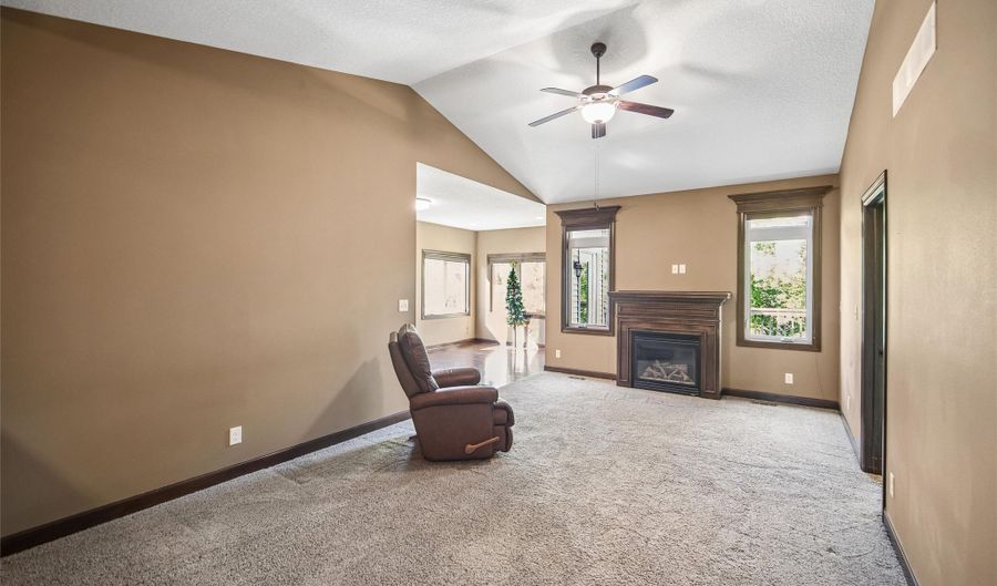 1458 NE Falstaff Ln, Ankeny, IA 50021 - 3 Beds, 3 Bath