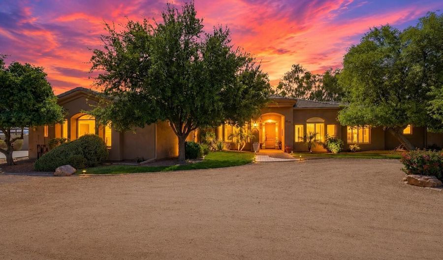 1793 N BIANCO Rd, Casa Grande, AZ 85193 - 4 Beds, 4 Bath