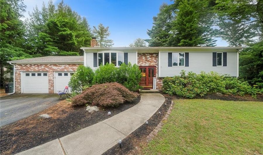 18 Magnolia Ln, Coventry, RI 02816 - 4 Beds, 3 Bath
