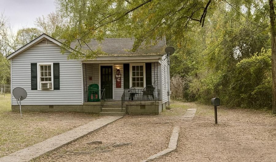 220 Rogers Cir, Brookhaven, MS 39601 - 3 Beds, 1 Bath