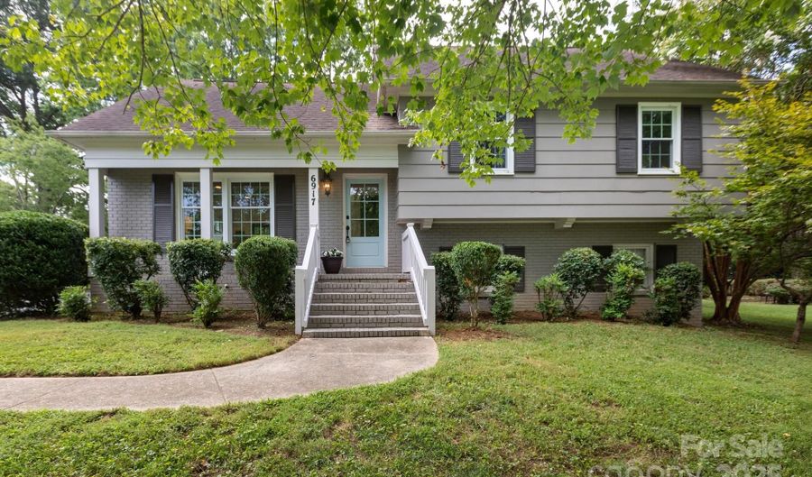 6917 Lancer Dr, Charlotte, NC 28226 - 5 Beds, 3 Bath