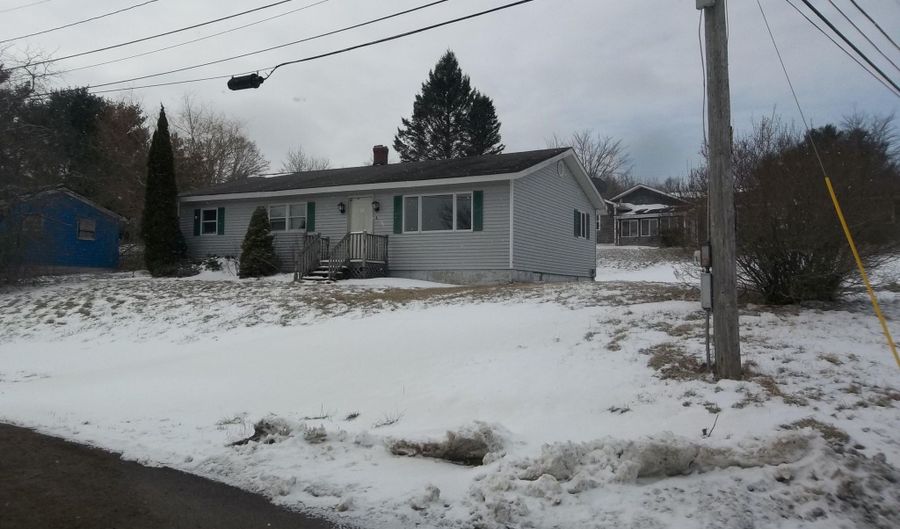 4 Spring St, Baileyville, ME 04694 - 3 Beds, 1 Bath