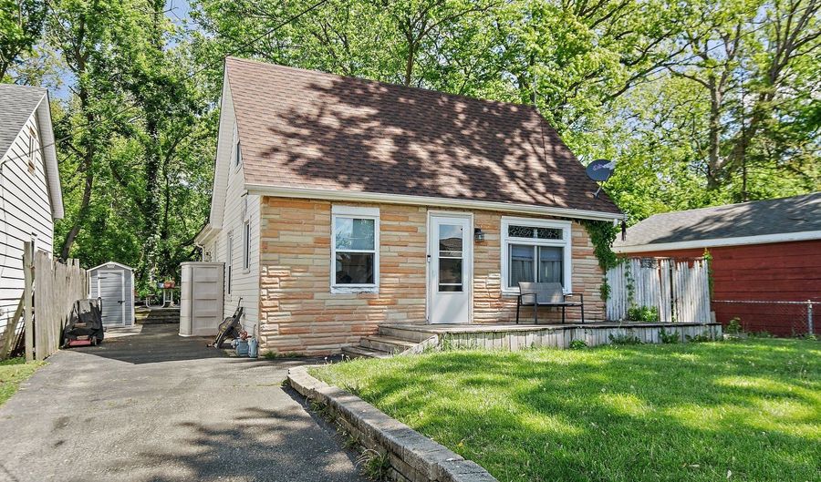 23096 W Lake Shore Dr, Antioch, IL 60002 - 3 Beds, 1 Bath