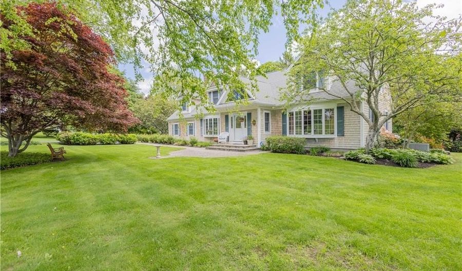 10 Bartlett Rd, Middletown, RI 02842 - 4 Beds, 2 Bath