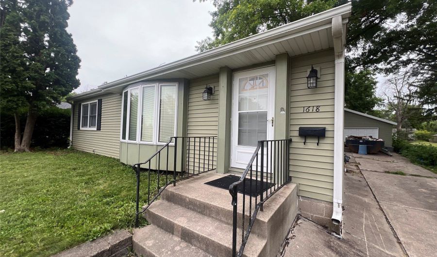 1618 Douglas Ave, Ames, IA 50010 - 2 Beds, 1 Bath